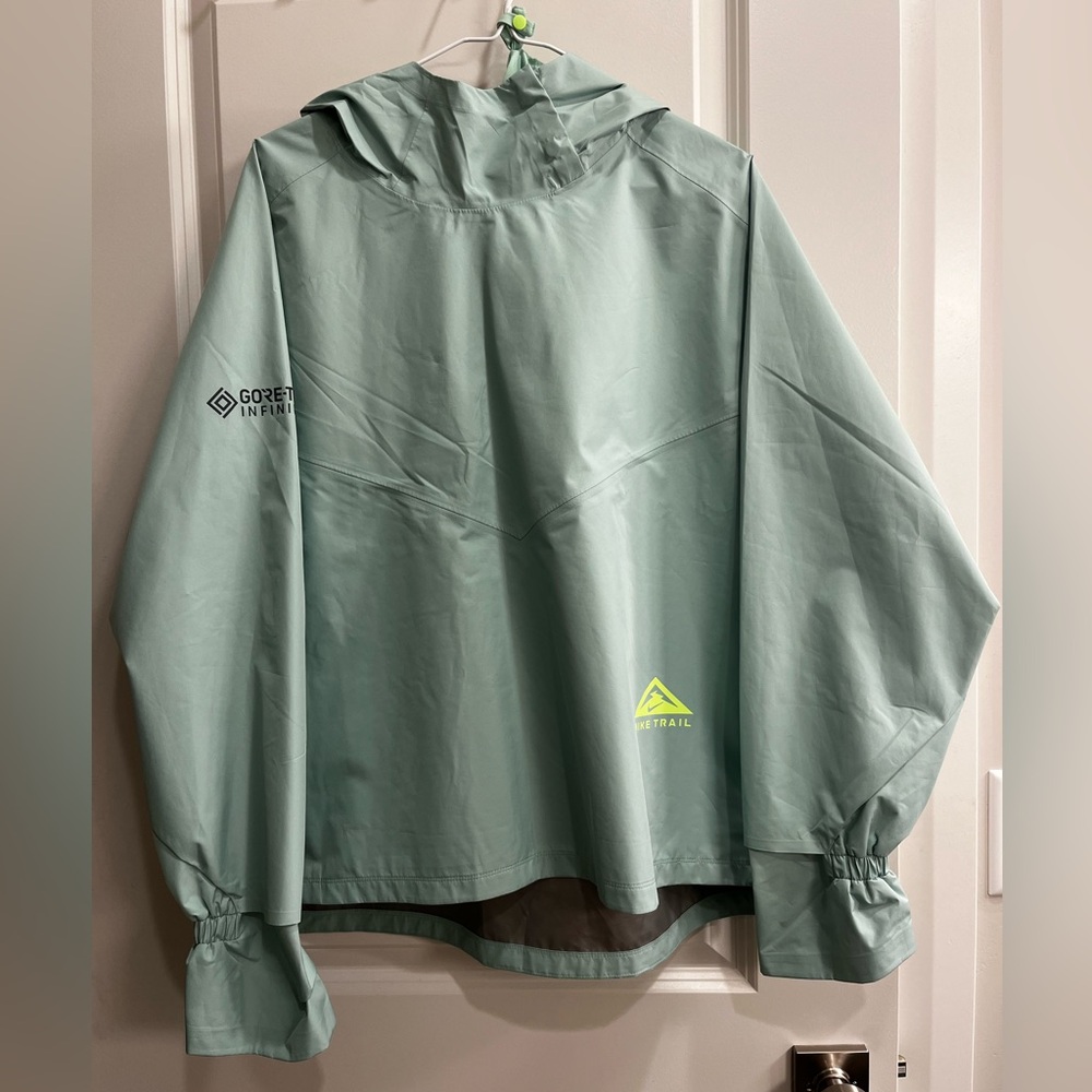 Nike Trail Women’s Gore-Tex Infinium Rain Jacket - Size L